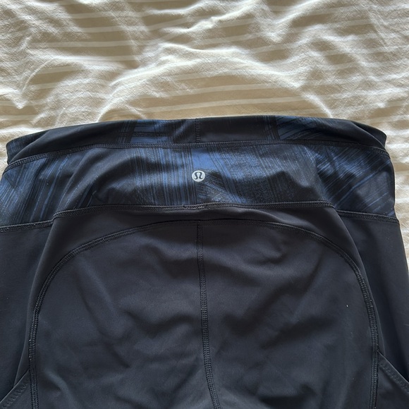 Lululemon tights - side pockets, mesh cuffs - Picture 4 of 7